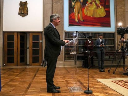 El presidente del Eurogrupo, Mário Centeno, atiende a la prensa tras una reunión virtual de los ministros de la zona euro, la semana pasada en Lisboa.