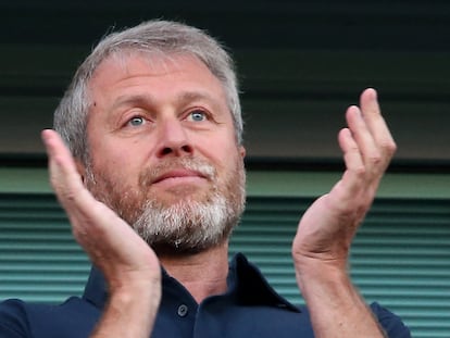 Roman Abramovich durante un partido de la Premier League entre el Chelsea y el West Ham.