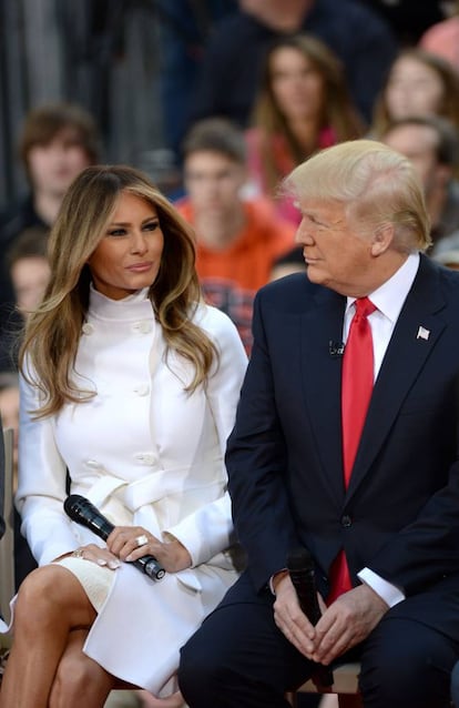 Durante estos meses de campaña junto al ahora electo presidente de Estados Unidos, Donald Trump, Melania ha mostrado que su guardarropas incluye vestidos sobrios, ajustados en la cintura y largos hasta la rodilla. En la imagen, la pareja durante la grabación del 'Today Show', en Nueva York.