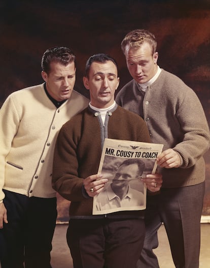 Soccer player Frank Gifford, basketball player Bob Cousy and fellow soccer player Paul Hornung pose for an ad for the Jantzen clothing brand in 1963.