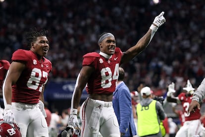 Alabama Crimson Tide tight end Amari Niblack (84) celebrates after defeating the Georgia Bulldogs in the SEC championship game at Mercedes-Benz Stadium.