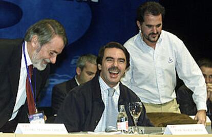 José María Aznar, junto a Jaime Mayor Oreja y Carlos Iturgaiz en el Congreso del PP del País Vasco.