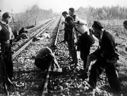 Partisanos durante una acci&oacute;n de sabotaje en la regi&oacute;n italiana del valle del Po en 1944
