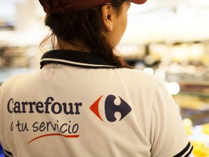 Una trabajadora de Carrefour.