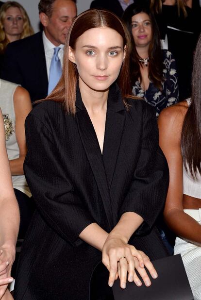 Rooney Mara ha sido otra de las presentes al desfile de Calvin Klein.