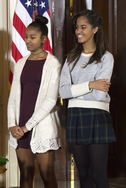 En el indulto del pavo de 2014 -el agraciado ese año fue 'Cheese'-, Malia y Sasha Obama se convirtieron en protagonistas de numerosos titulares que les criticaron por vestir con faldas demasiado cortas.