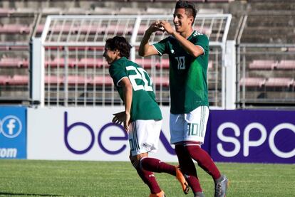 Alvarado, durante un partido con México.