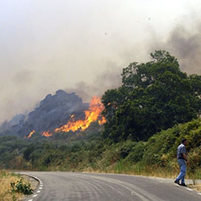 Incendio en la localidad cacereña de Valencia de Alcántara.