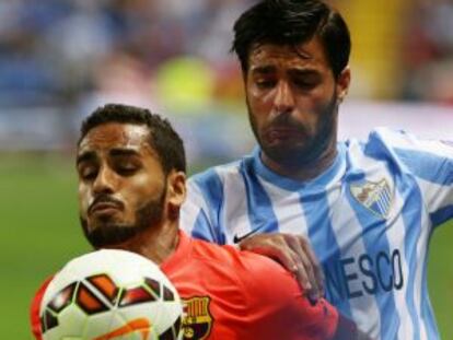 Douglas trata de controlar el bal&oacute;n ante Torres.