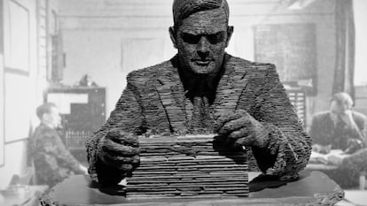 Escultura de Turing en Bletchley Park, cerca de Londres. 