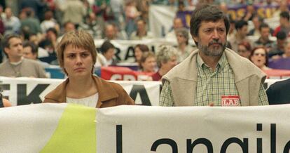 Rafael Díaz Usabiaga con Ainhoa Etxaide en una imagen de 2008.