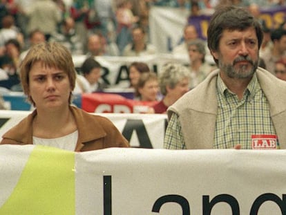 Rafael Díaz Usabiaga con Ainhoa Etxaide en una imagen de 2008.