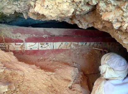 El ataúd del arquero Iqer, en el emplazamiento en el que fue hallado.