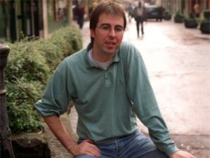 Unai Elorriaga, premio Nacional de Narrativa, en Algorta (Vizcaya), donde reside.