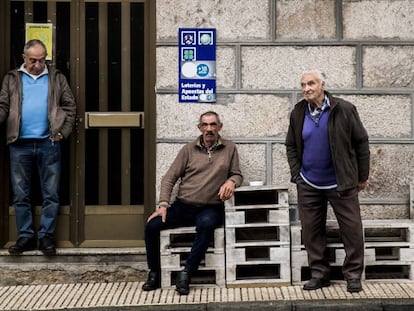 Vecinos de O Irixo (Ourense), en una imagen de febrero de 2020.