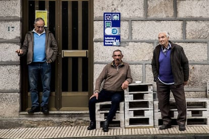 Vecinos de O Irixo (Ourense), en una imagen de febrero de 2020.