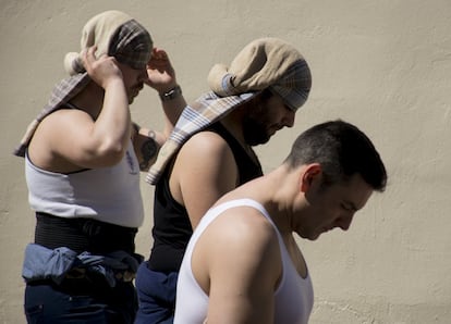 Costaleros de la Hermandad de San Bernardo, el Miércoles Santo en Sevilla.