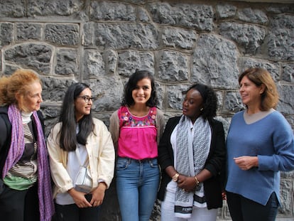 Las participantes durante las jornadas 'Mujeres en marcha', Itziar Ruiz Giménez, Nilofar Bayat, Mariana Zaragoza, Caddy Adzuba y Cristina Manzanedo.