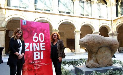 Vanesa Fernández, directora de Zinebi, y la edil de Cultura de Bilbao, Nekane, Alonso, en la presentación del festival cinematográfico.