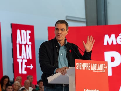 El secretario general del PSOE y presidente del Gobierno en funciones, Pedro Sánchez, durante un acto en Mérida el sábado.