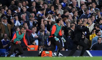 Guardiola celebra en Stamford Bridge el gol de Iniesta en la semifinal de Champions de 2009, que dio el pase a la final.