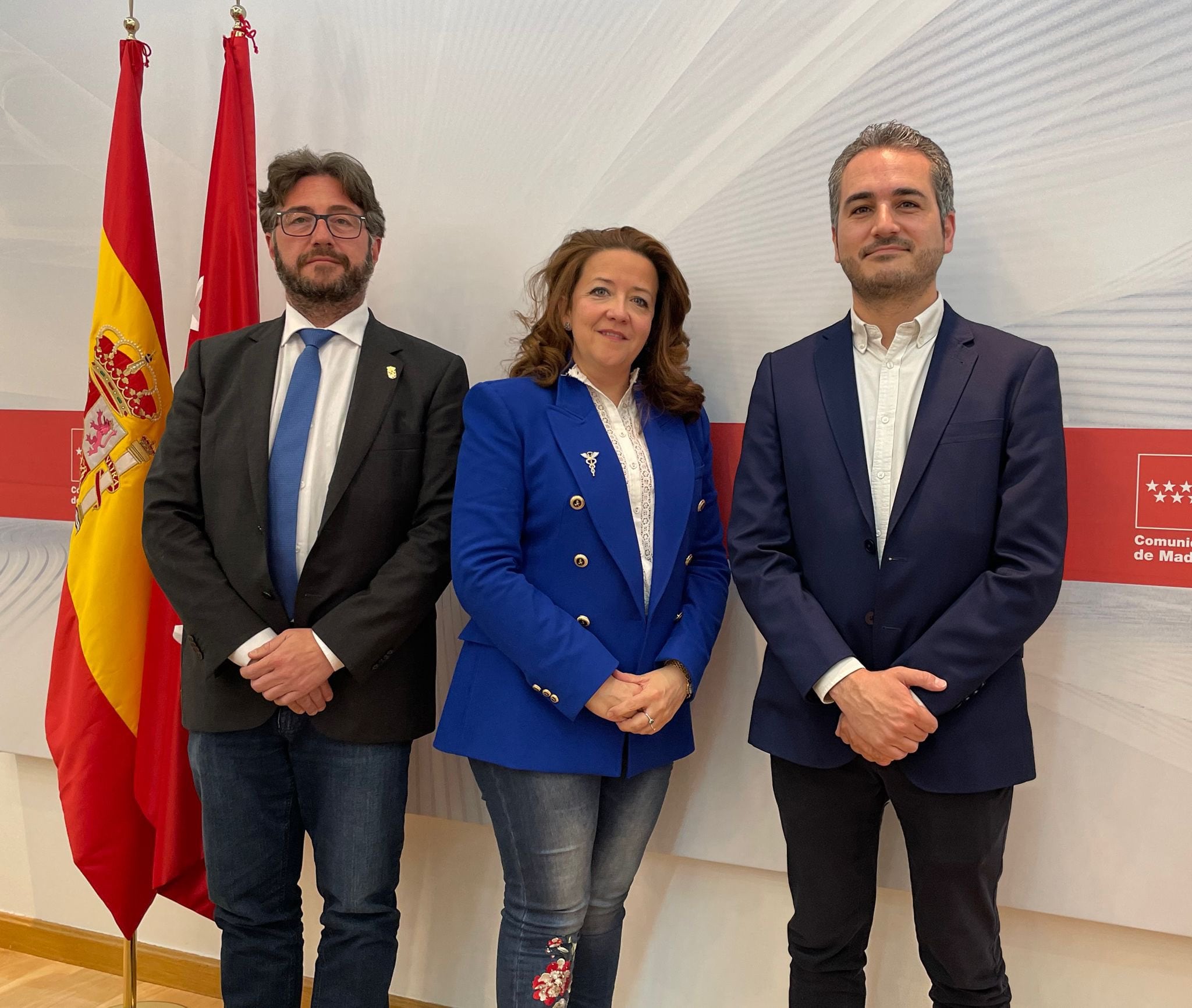 De izquierda a derecha, el alcalde de Pinto, Salomón Aguado; la consejera de Sanidad, Fátima Matute; y el líder de Pinto Avanza, Fernando González Jaén, en una imagen de archivo. 