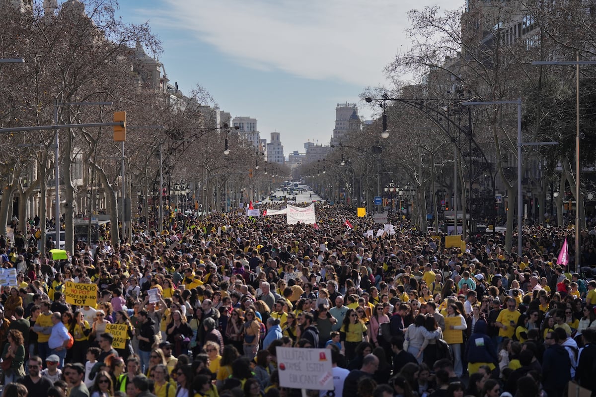 Diferentes accesos a Barcelona, cortados por las protestas de los profesores