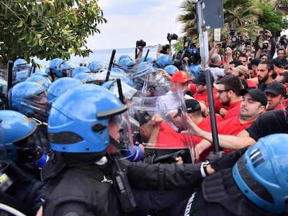 Polícia italiana entra em confronto com manifestantes contrários à cúpula do G-7.