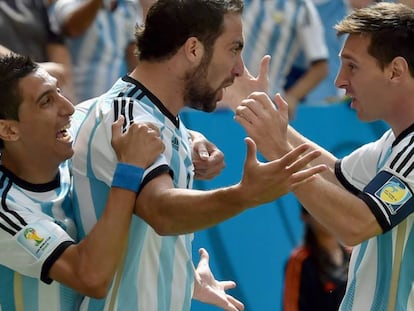 Di Mar&iacute;a, Higua&iacute;n y Messi, en 2014, durante un partido contra B&eacute;lgica.