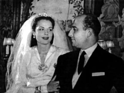 Carmen Villalonga y Julio, Mu&ntilde;oz, en su boda en 1946.