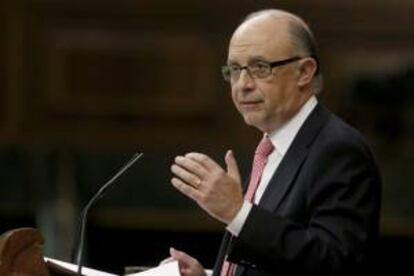 El ministro de Hacienda y Administraciones Públicas, Cristóbal Montoro, durante la primera jornada de las tres en las que se debatirán las enmiendas parciales presentadas a las cuentas del Ejecutivo para 2013, esta tarde en el pleno del Congreso.