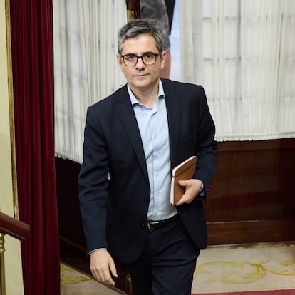 El ministro de la Presidencia, Justicia y Relaciones con las Cortes, Félix Bolaños, durante el pleno extraordinario en el Congreso de los diputados, a 8 de julio de 2025, en Madrid (España). Este pleno únicamente trata sobre la reforma del Reglamento del Congreso que permitirá, entre otras cosas, establecer un régimen sancionador para periodistas acreditados que obstaculicen la labor parlamentaria o la de otros informadores. En el debate se discutirán y votarán las enmiendas de PP y Vox que buscan frenar o modificar la propuesta impulsada por PSOE y sus socios, quienes defienden la necesidad de regular las acreditaciones de prensa y fijar normas de convivencia en la Cámara.
08 JULIO 2025
Jesús Hellín / Europa Press
08/07/2025
