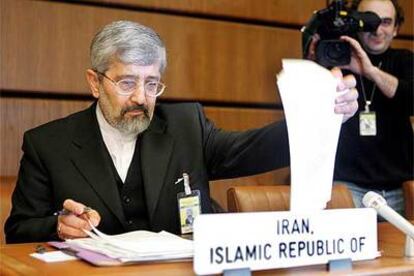 El embajador iraní ante el OIEA, Alí Akbar Salehi, antes de comenzar la reunión de Viena.