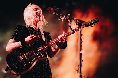 El ‘indie rock’ rudo de Phoebe Bridgers llenó el festival en su segunda jornada.