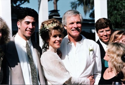 En 1991, la actriz se casaba por tercera vez. Compartió su vida durante una década con Ted Turner, magnate de la televisión y fundador de la CCN. Hoy ambos siguen manteniendo una excelente amistad. En la imagen, la pareja el día de su boda. 