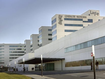 El hospital La Fe de Valencia, donde est&aacute; ingresada la menor herida. 