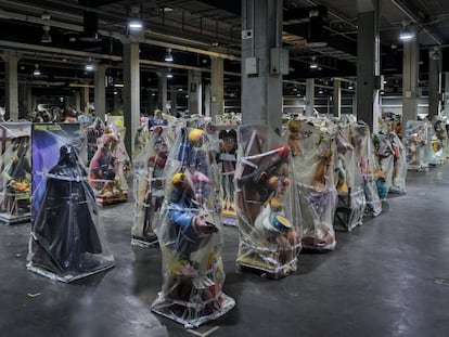 Los 'nitos' de fallas almacenados en la Feria de Muestras de Valencia.