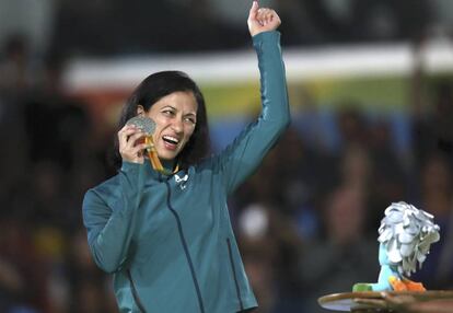 Quando Lúcia Teixeira começou a lutar judô, ela conta que "apanhava de todo mundo nos treinos". Apesar da dificuldade, ela foi persistente. Nos Jogos do Rio, colheu mais um grande resultado: ficou com a medalha de prata na categoria até 57 kg, sua segunda em Jogos Paralímpicos - foi prata também em Londres 2012. A festa na Arena Carioca 2 diminuiu um pouco a dor pela derrota na final, já que, desta vez, ela queria o ouro. "Agora é curtir a medalha. A vibração da torcida ameniza um pouco a dor pela derrota", disse ao final da luta.