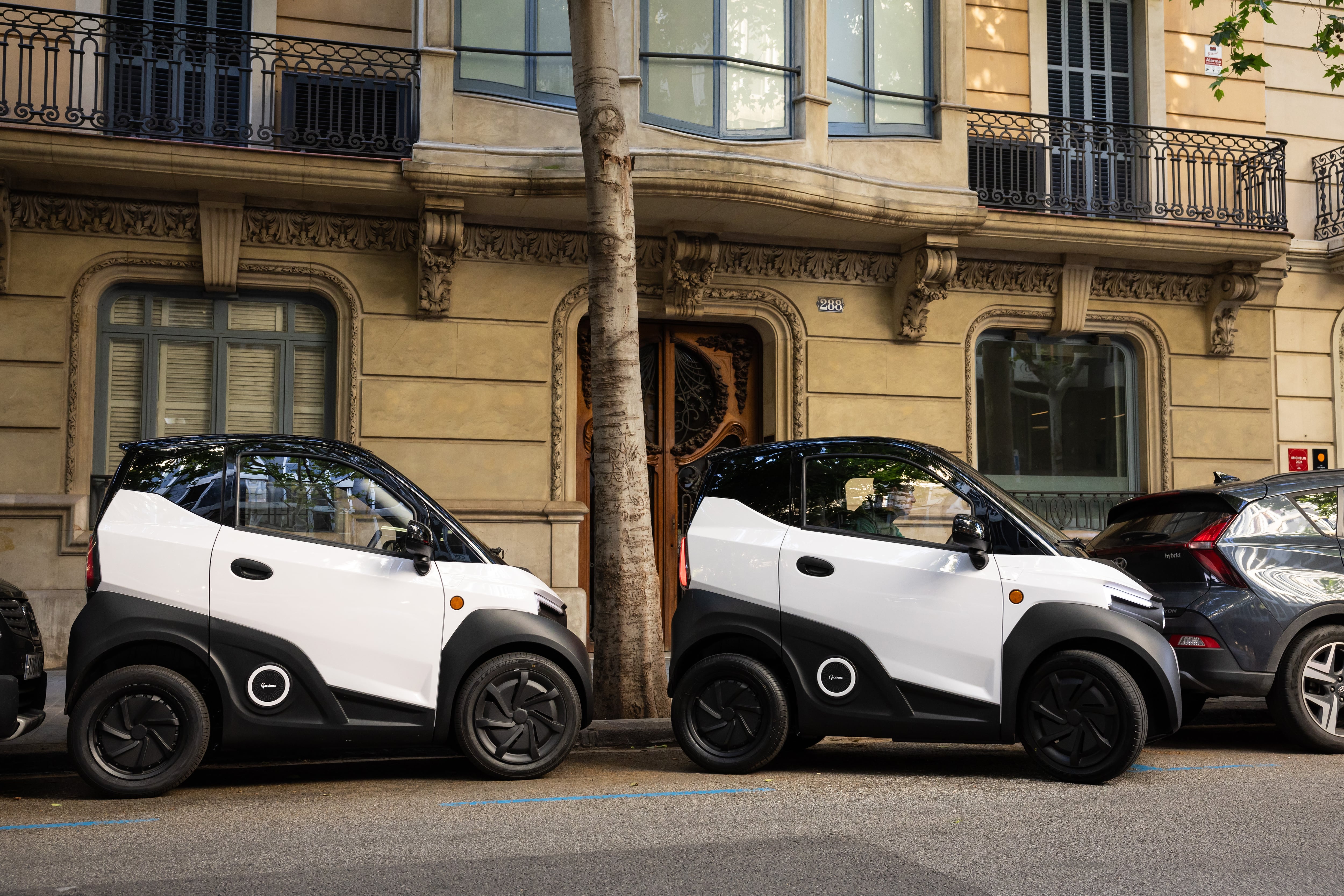 Acciona busca un socio asiático para reforzar su oferta en el coche y moto eléctricos
