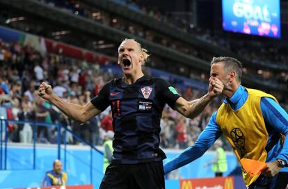 Vida of Croatia celebra su gol frente a Argentina.