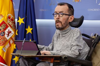 El portavoz de Podemos, Pablo Echenique, durante la rueda de prensa con motivo de la reunión de la Junta de Portavoces este martes en el Congreso.