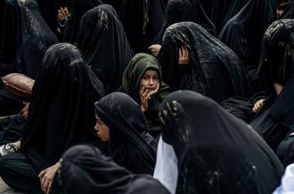 Las mujeres chiítas turcas participan en una procesión religiosa celebrada para la fiesta religiosa chií de Ashura, en Estambul.