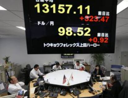El Nikkei sube un 1,30 por ciento hasta 13.705,24 unidades. EFE/Archivo