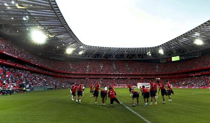 Los jugadores del Athletic, durante el entrenamiento abierto al público de este fin de semana.