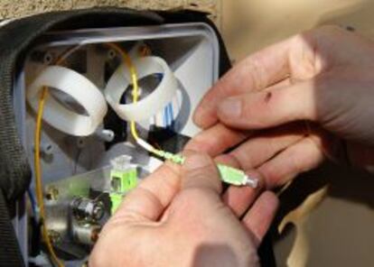 Instalación de fibra óptica.