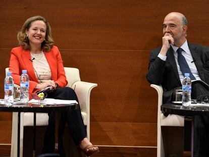 Economy Minister Nadia Calviño with European commissioner Pierre Moscovici.