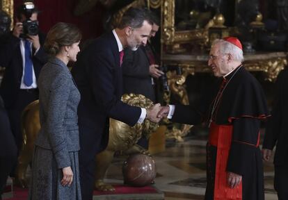 El rey Felipe VI saluda al cardenal Antonio María Rouco Varela.