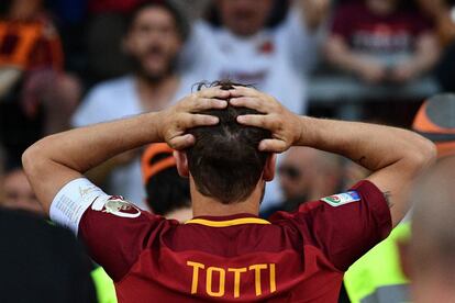 Totti y el Olímpico. "Jugaría 25 años más", dijo el capitán que cumple 41 en septiembre. 