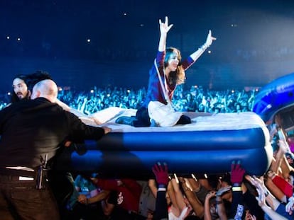 Actuaci&oacute;n del dj Steve Aoki en la fiesta de Halloween del pabell&oacute;n Madrid Arena el 1 de noviembre de 2012.