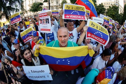 Venezolanos protestan en la Plaza de las Cortes, en Madrid, en apoyo a Edmundo González Urrutia, el 10 de septiembre de 2024.